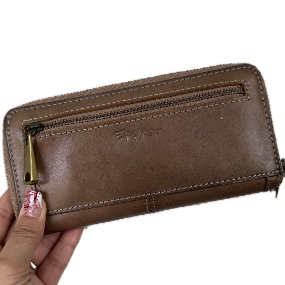 Fossil Fifty Four Collection Embossed Leather Zip… - image 1